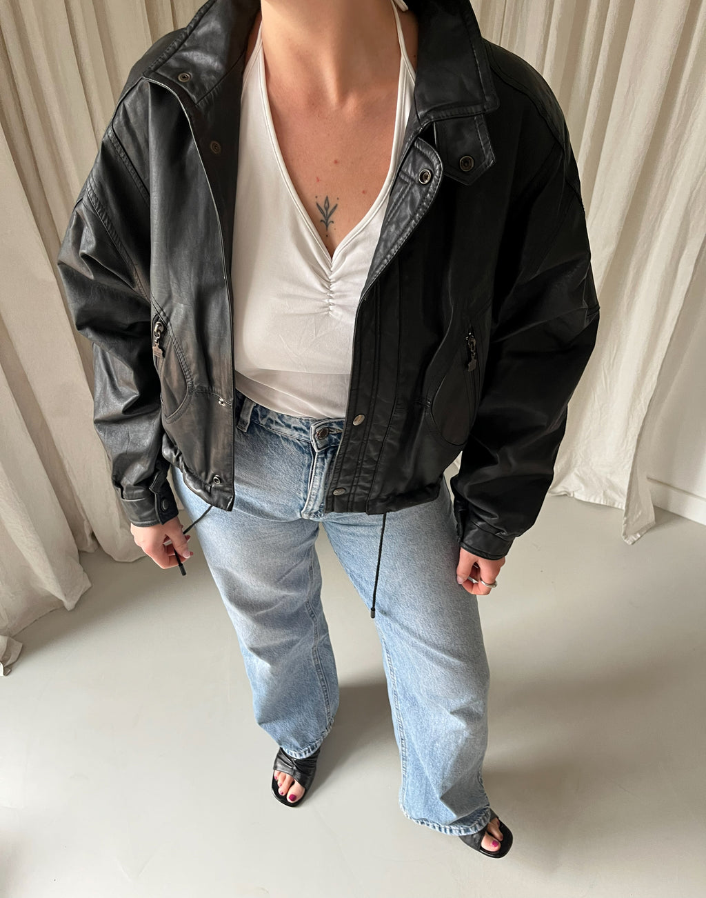RE.25 SKÓRZANA KURTKA CZARNA BOMBER Z REGULOWANYM DOŁEM