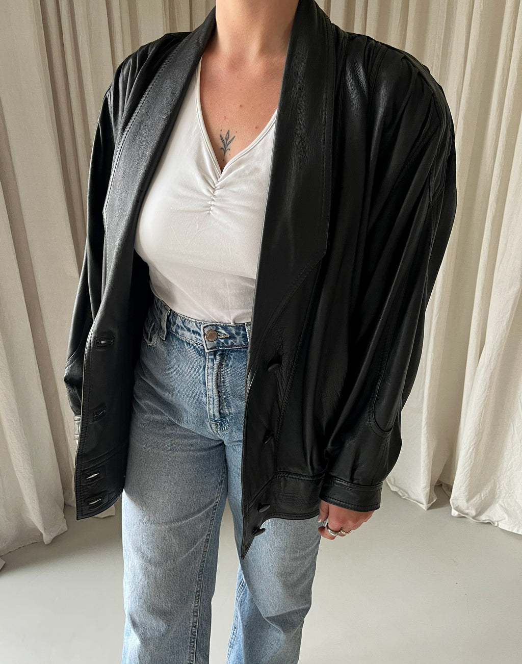 RE.27 SKÓRZANA KURTKA CZARNA OVERSIZE Z REGULOWANYM DOŁEM
