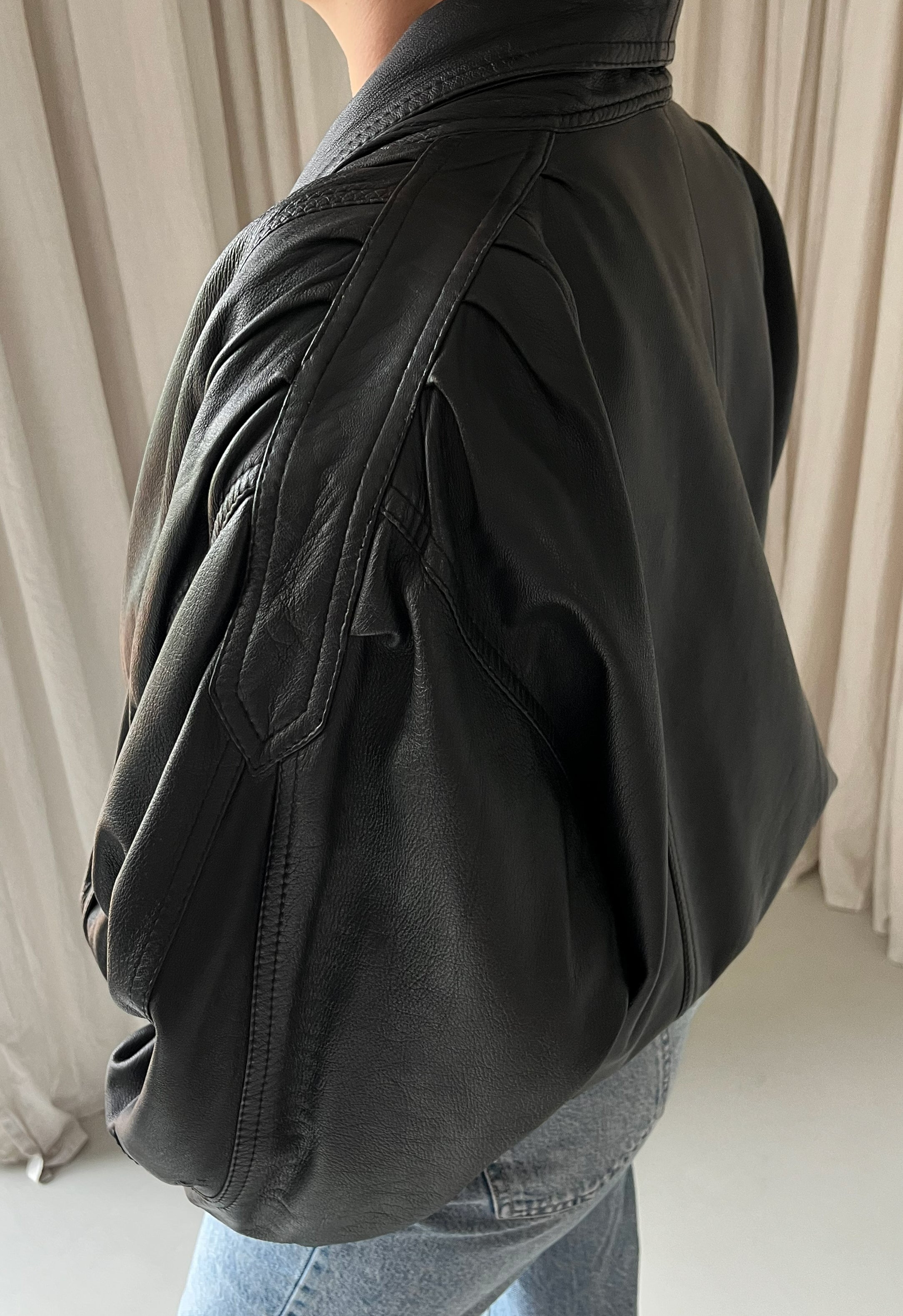 RE.27 SKÓRZANA KURTKA CZARNA OVERSIZE Z REGULOWANYM DOŁEM