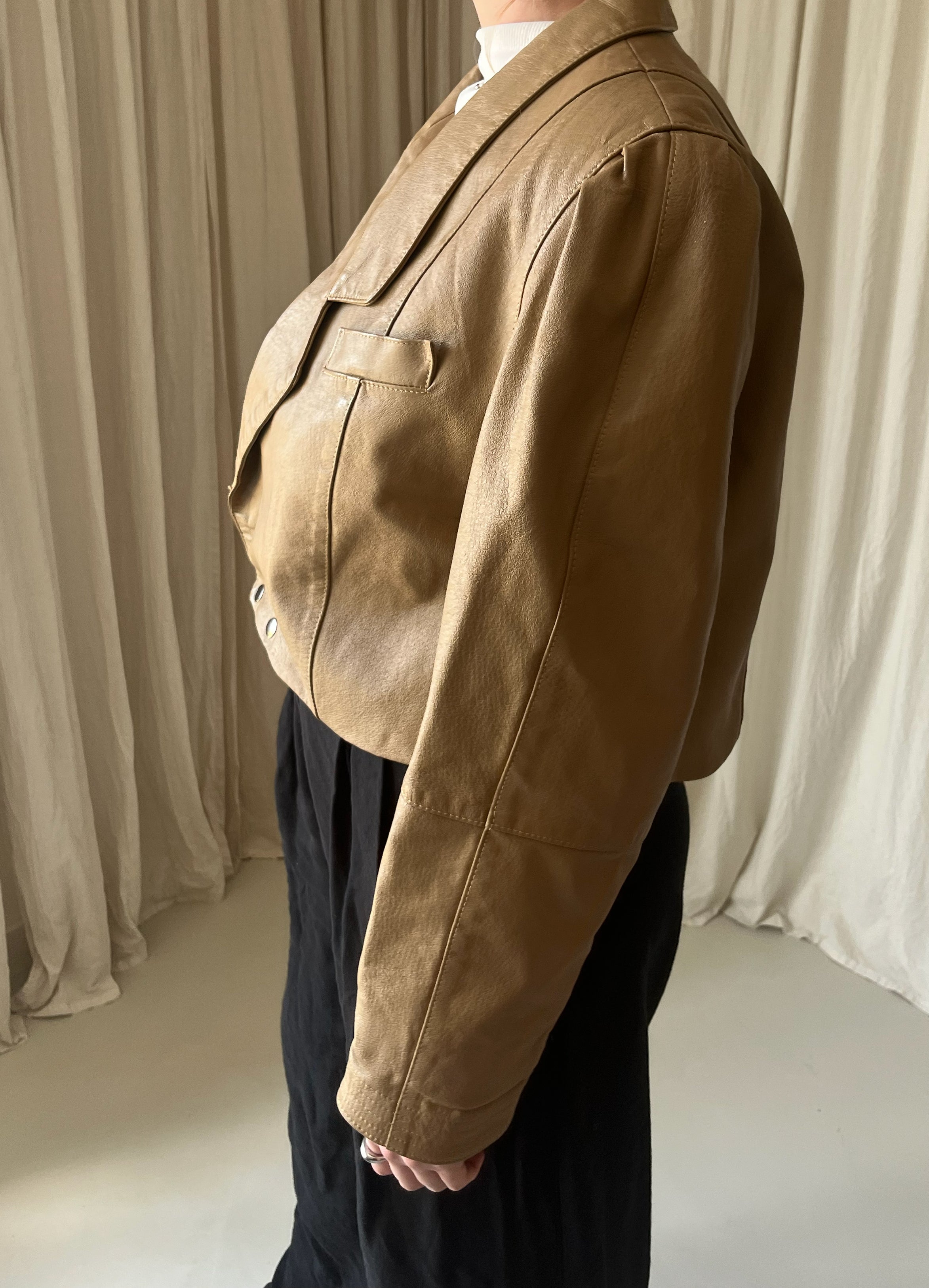 RE.30 SKÓRZANA KURTKA KARMELOWA CROPPED