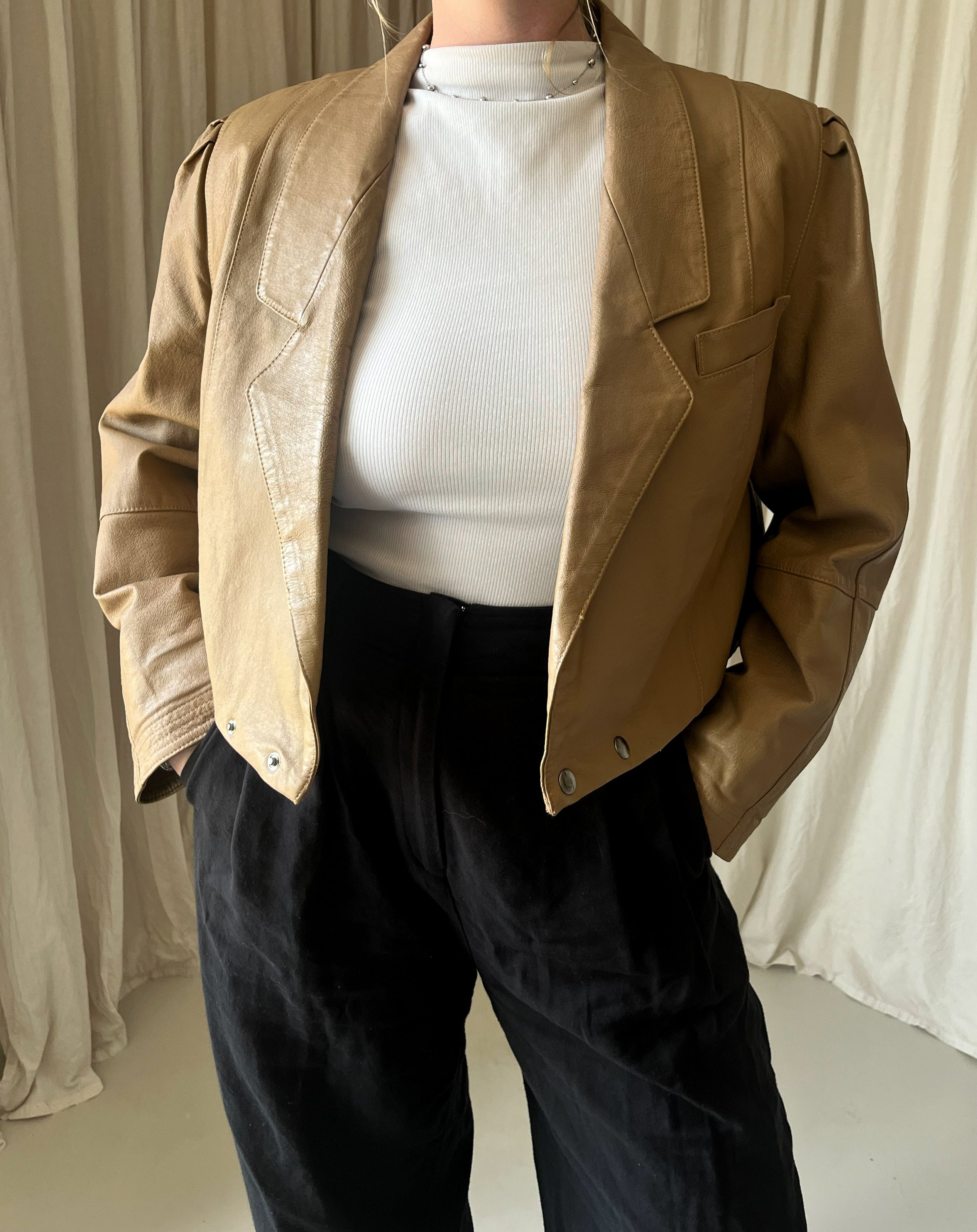 RE.30 SKÓRZANA KURTKA KARMELOWA CROPPED